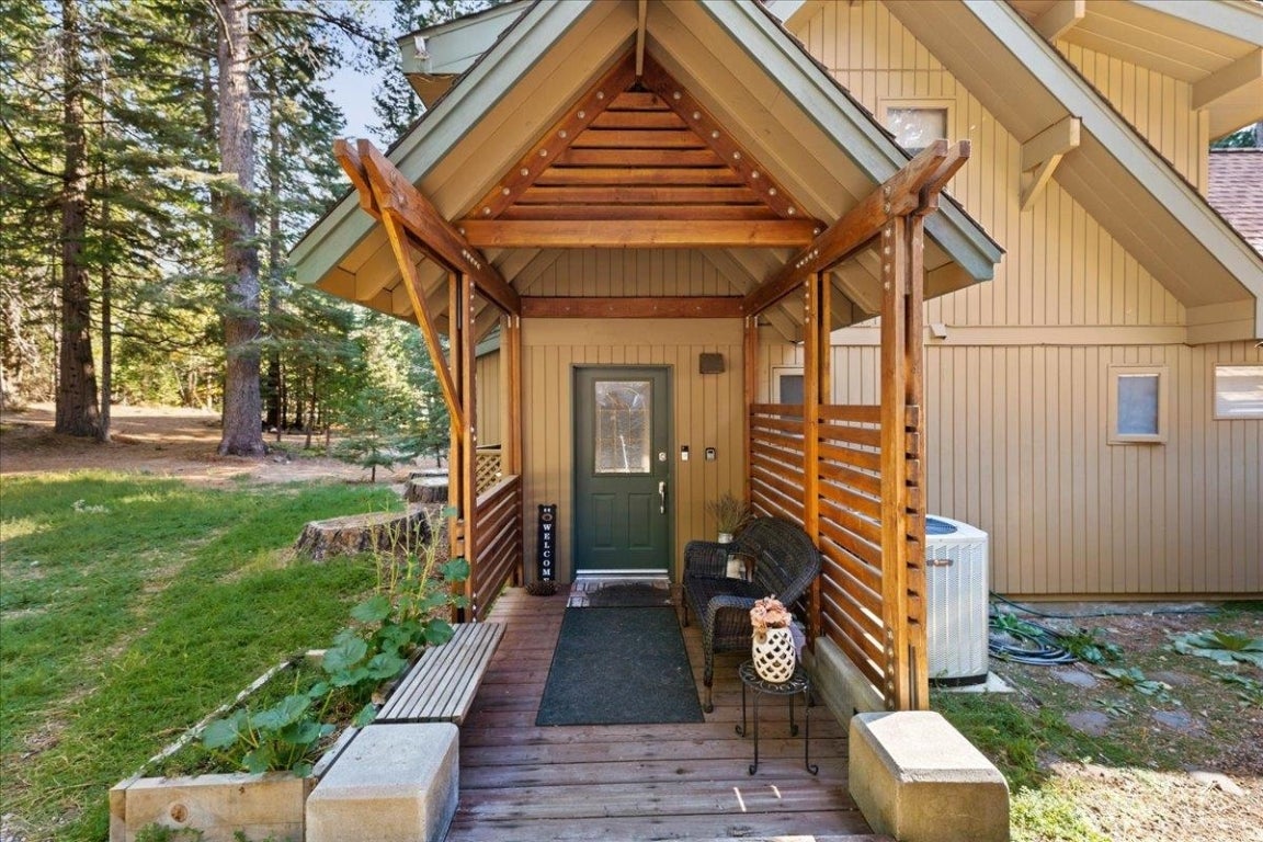 1808 Deetz Road Mount Shasta, CA 96067 - Photo 3 of 33 Gallery Image 3