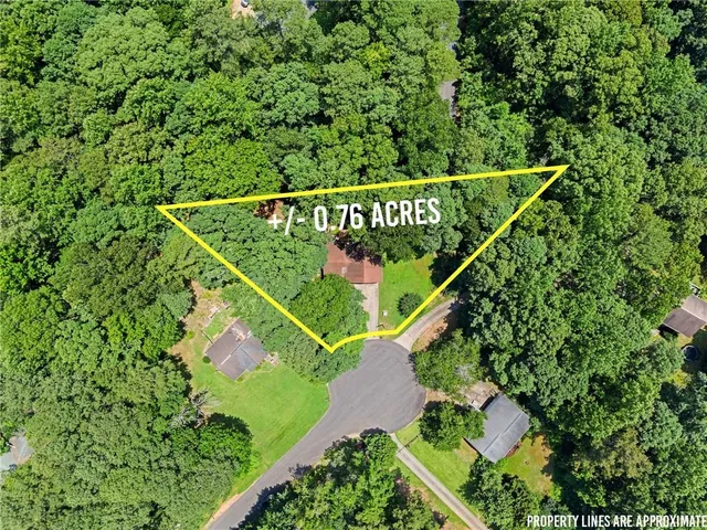 a view of a tennis court