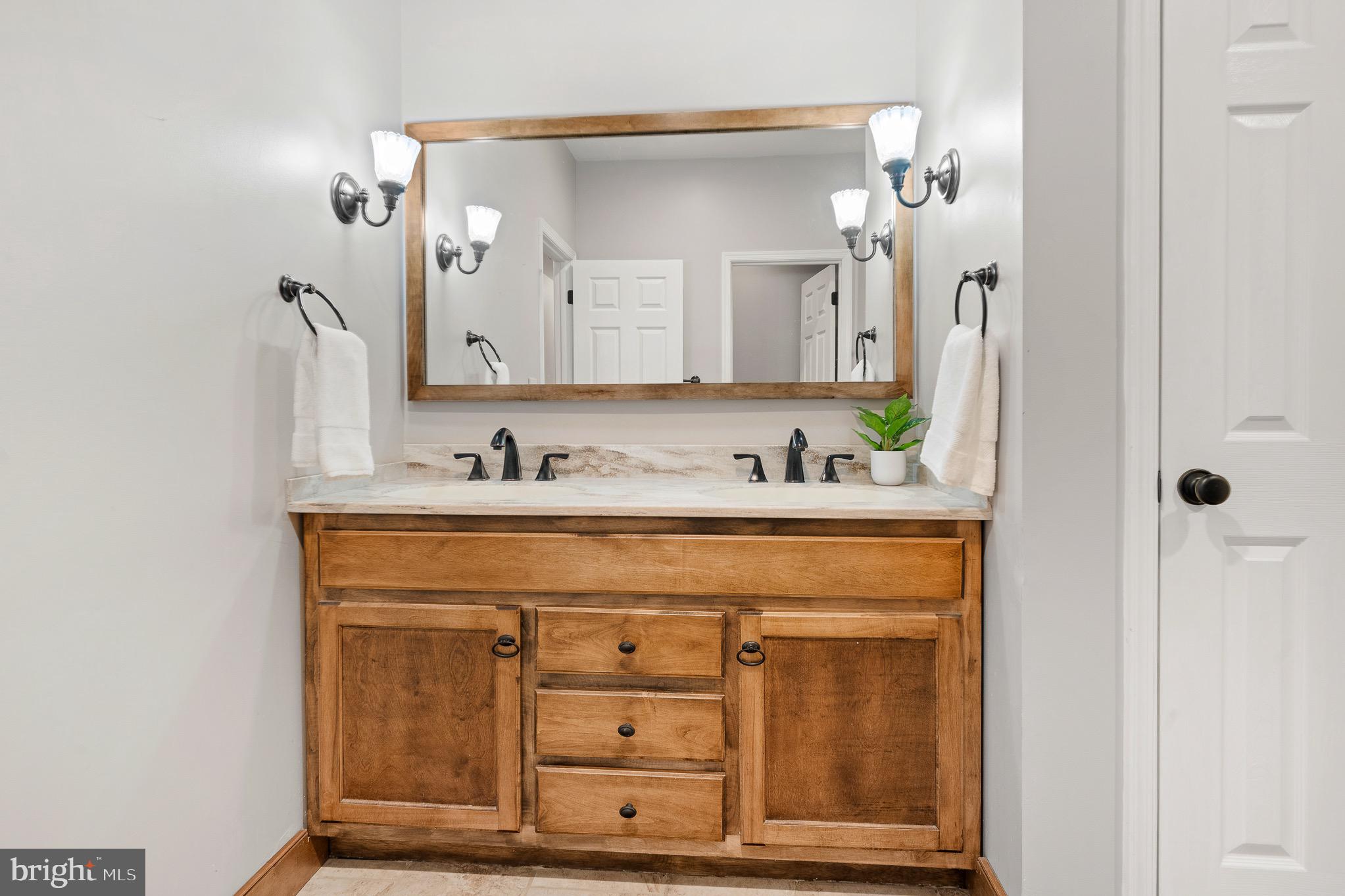 12834 Jesse Smith Road Mount Airy, MD 21771 - Photo 28 of 66 1st Floor Primary Bath