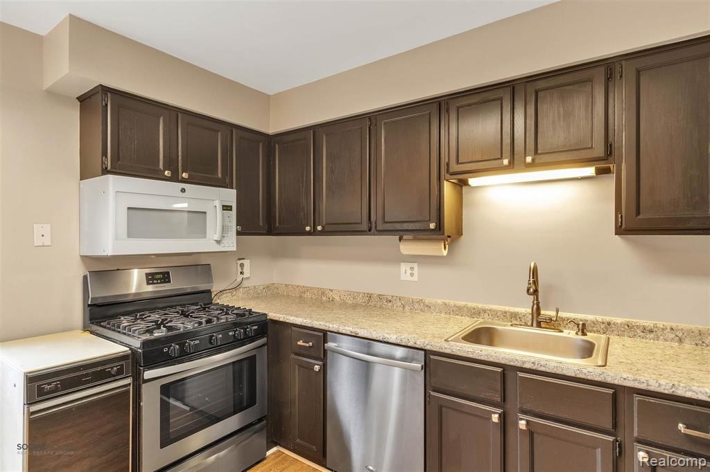 22311 Chelsea Lane Novi, MI 48167 - Photo 16 of 49
