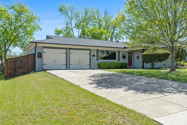 $260,000 | 211 Mildred Lane, Benbrook, TX 76126