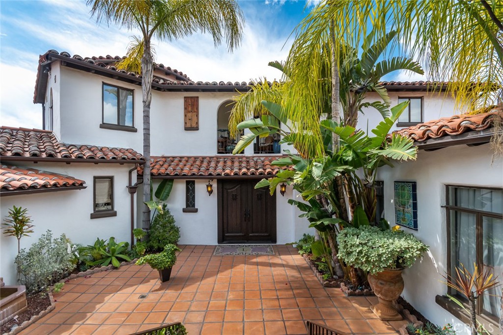 330 Kempton Road Glendale, CA 91202 - Photo 3 of 75 a front view of a house with a garden