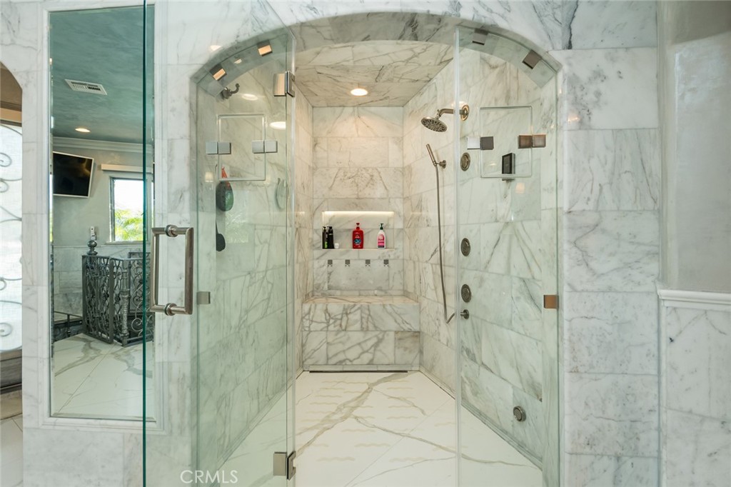 330 Kempton Road Glendale, CA 91202 - Photo 32 of 75