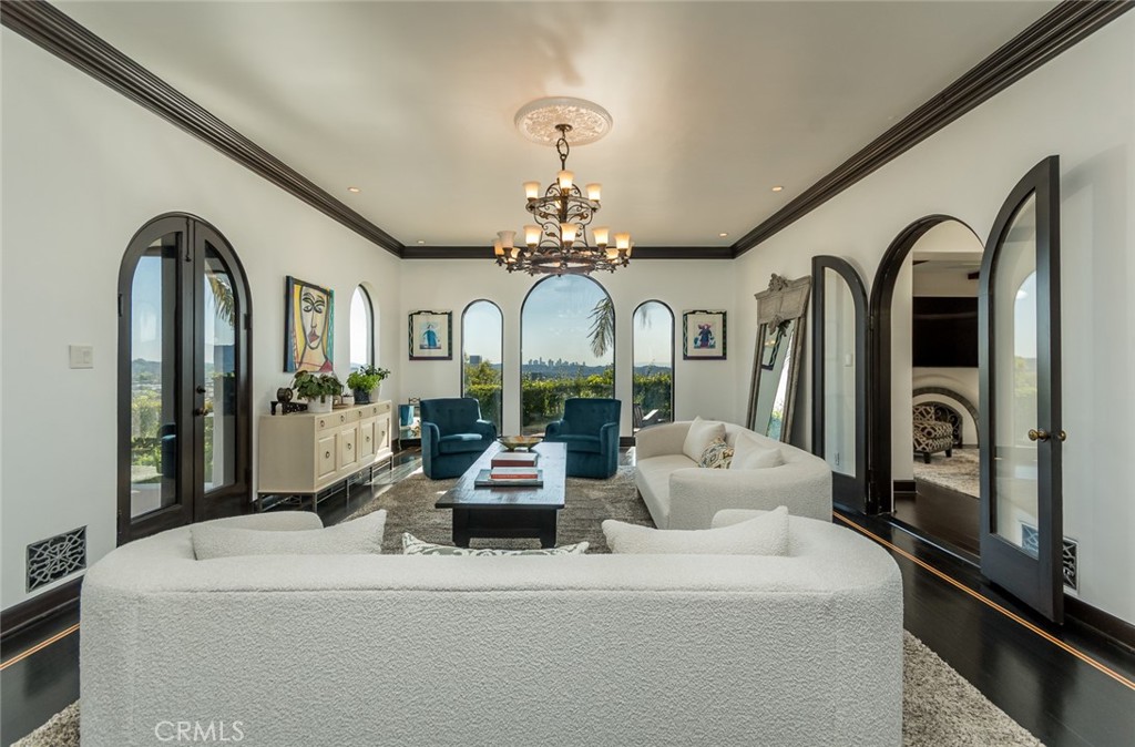 330 Kempton Road Glendale, CA 91202 - Photo 6 of 75