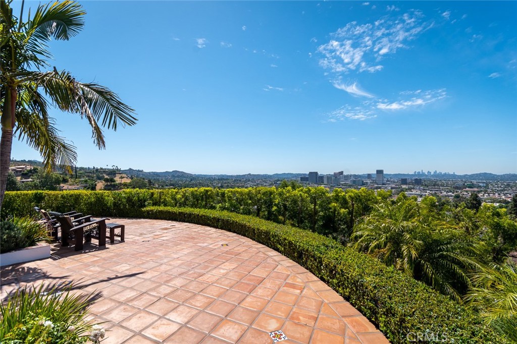 330 Kempton Road Glendale, CA 91202 - Photo 70 of 75