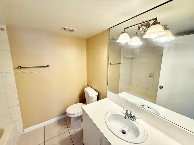 $1,750 | 1739 Village Boulevard, Unit 205, West Palm Beach, FL 33409