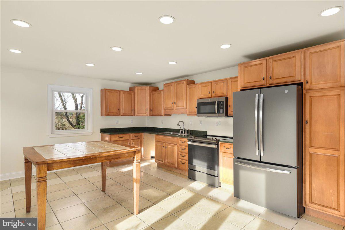 10649 Assateague Road Berlin, MD 21811 - Photo 10 of 39 New Appliances