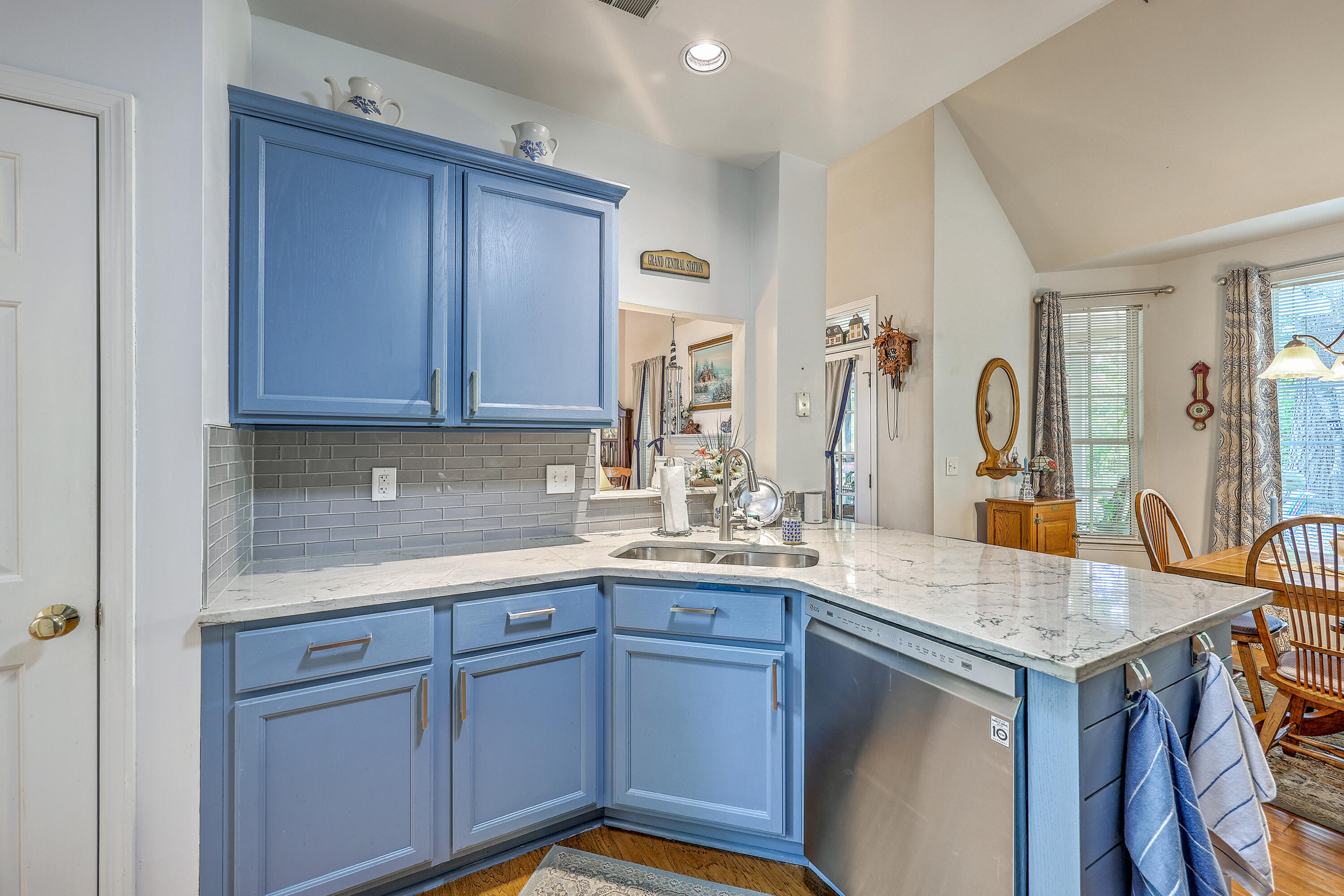 704 Pointe Circle Summerville, SC 29485 - Photo 12 of 32 12