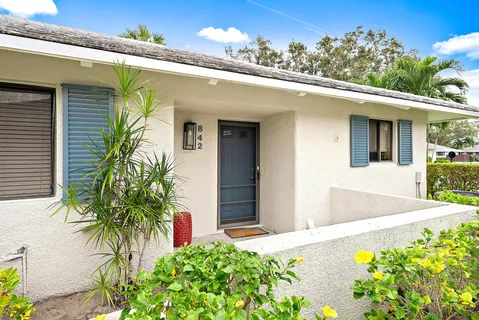 $449,000 | 842 Club Drive, Palm Beach Gardens, FL 33418