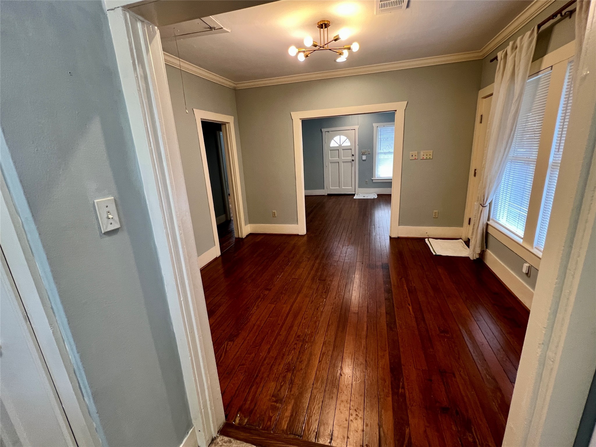 501 East 28th Street Houston, TX 77008 - Photo 6 of 20 wooden floor in a gallery