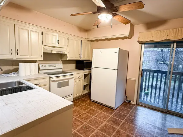 $89,900 | 439 West 104th Street, Unit D, Kansas City, MO 64114