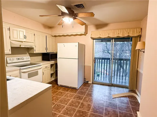 $89,900 | 439 West 104th Street, Unit D, Kansas City, MO 64114