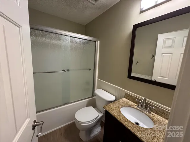 a view of empty room with window