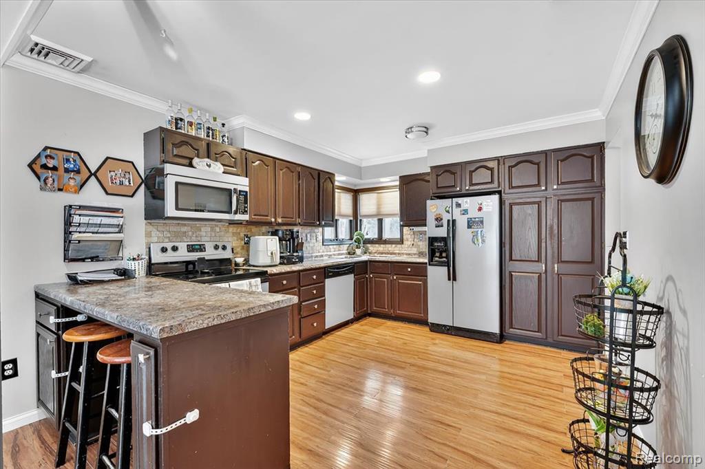 6865 Abbottsford Road North Street, MI 48049 - Photo 9 of 19