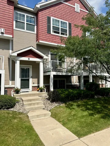 $334,900 | 1953 Commonwealth Boulevard, Unit 3, Chanhassen, MN 55317