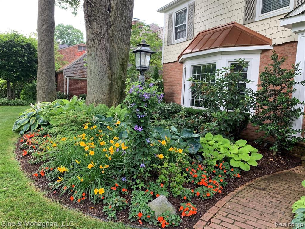 319 Touraine Road Grosse Pointe Farms, MI 48236 - Photo 3 of 59
