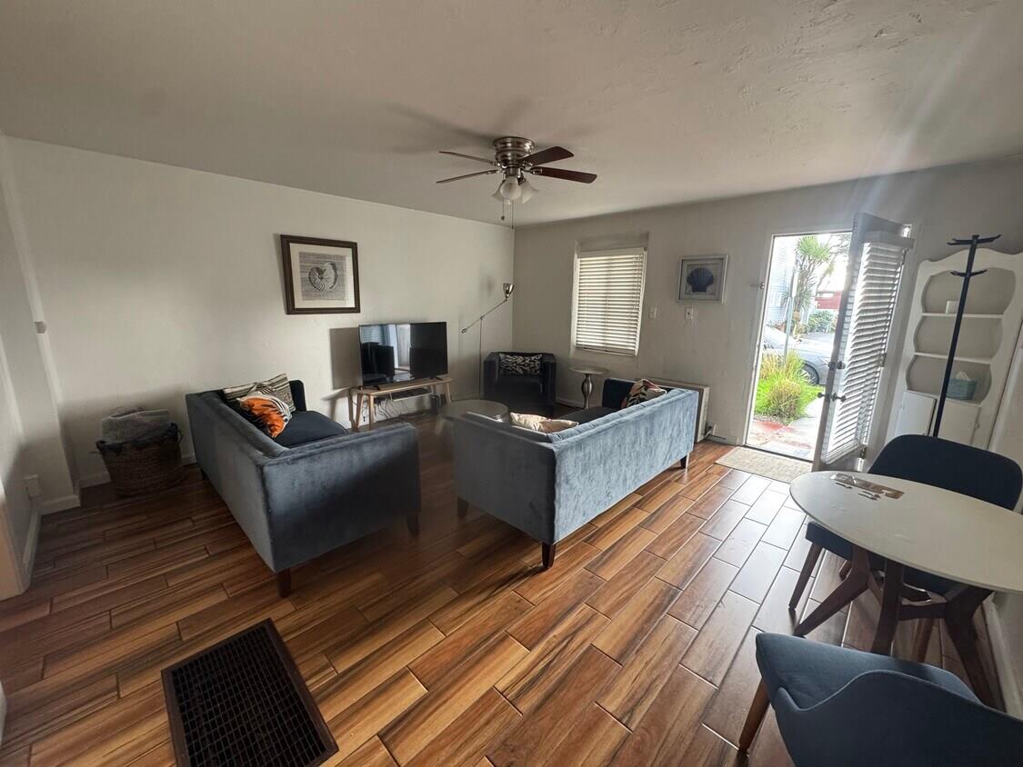 208 Terrace Way Capitola, CA 95010 - Photo 5 of 8