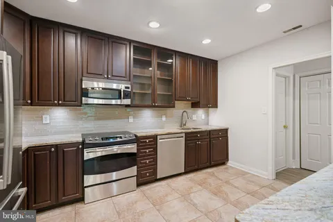 $975,000 | 3231 Sutton Place Northwest, Unit D, Washington, DC 20016