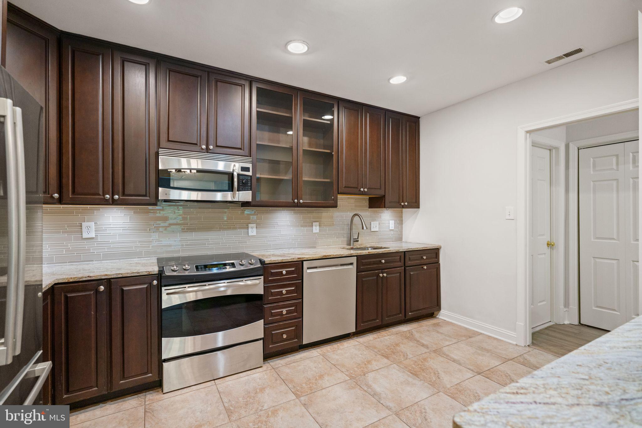 3231 Sutton Place Northwest, Unit D Washington, DC 20016 - Photo 18 of 41