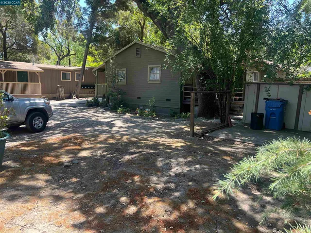 a view of a small yard