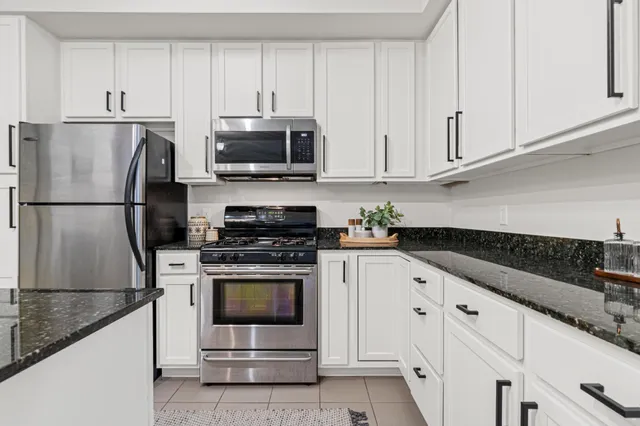 $275,000 | 2566 Ellis Avenue, Unit 103, St. Paul, MN 55114