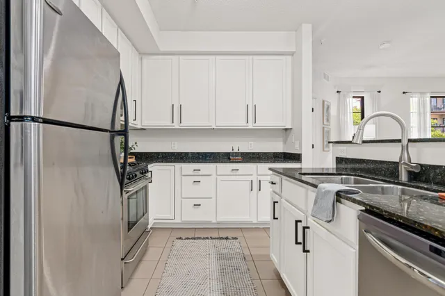 $275,000 | 2566 Ellis Avenue, Unit 103, St. Paul, MN 55114