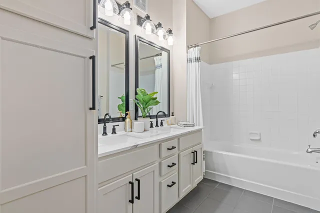 $275,000 | 2566 Ellis Avenue, Unit 103, St. Paul, MN 55114