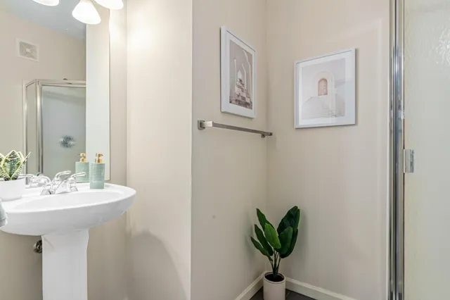 $275,000 | 2566 Ellis Avenue, Unit 103, St. Paul, MN 55114