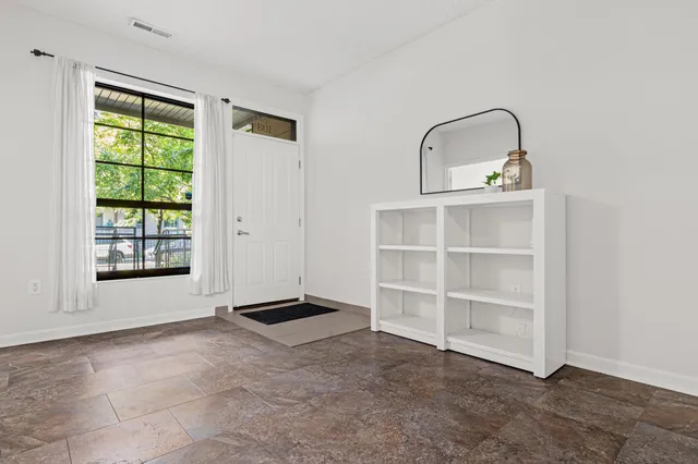 $275,000 | 2566 Ellis Avenue, Unit 103, St. Paul, MN 55114