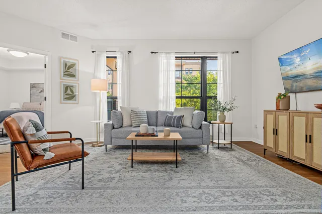 $275,000 | 2566 Ellis Avenue, Unit 103, St. Paul, MN 55114