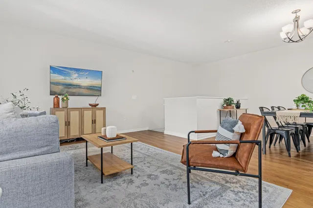 $275,000 | 2566 Ellis Avenue, Unit 103, St. Paul, MN 55114