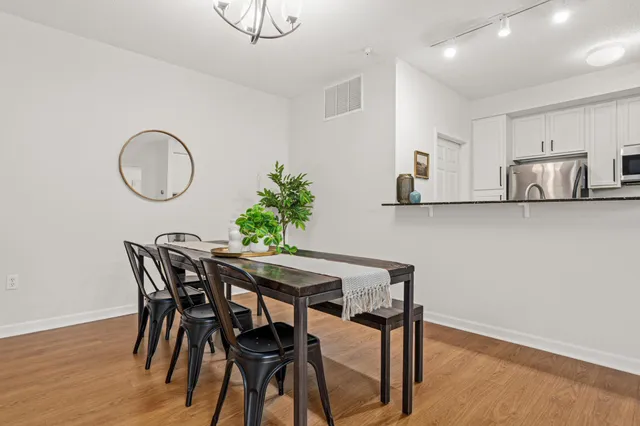 $275,000 | 2566 Ellis Avenue, Unit 103, St. Paul, MN 55114