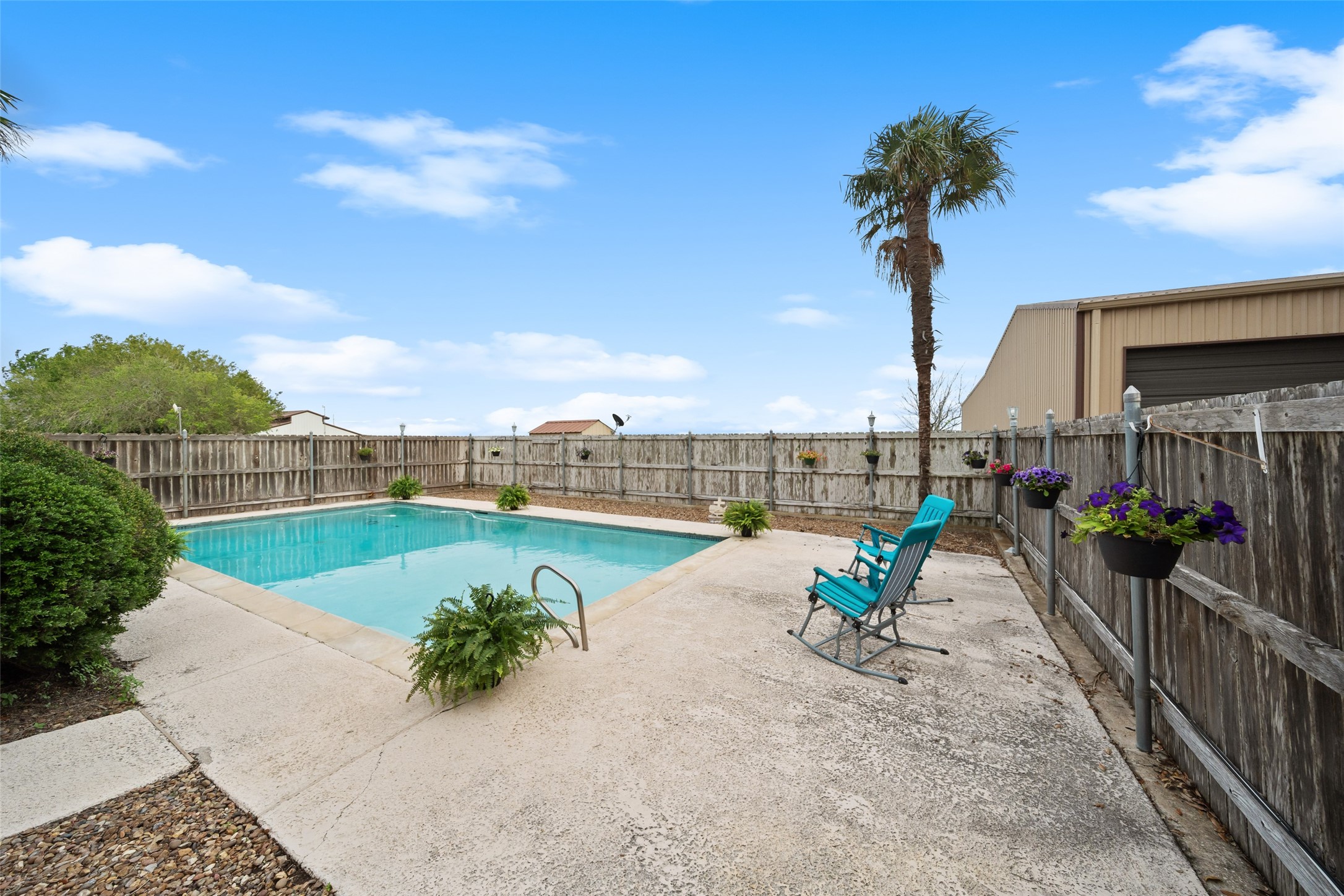 119 Fm 1891 Shiner, TX 77984 - Photo 13 of 40 a view of a terrace with chairs