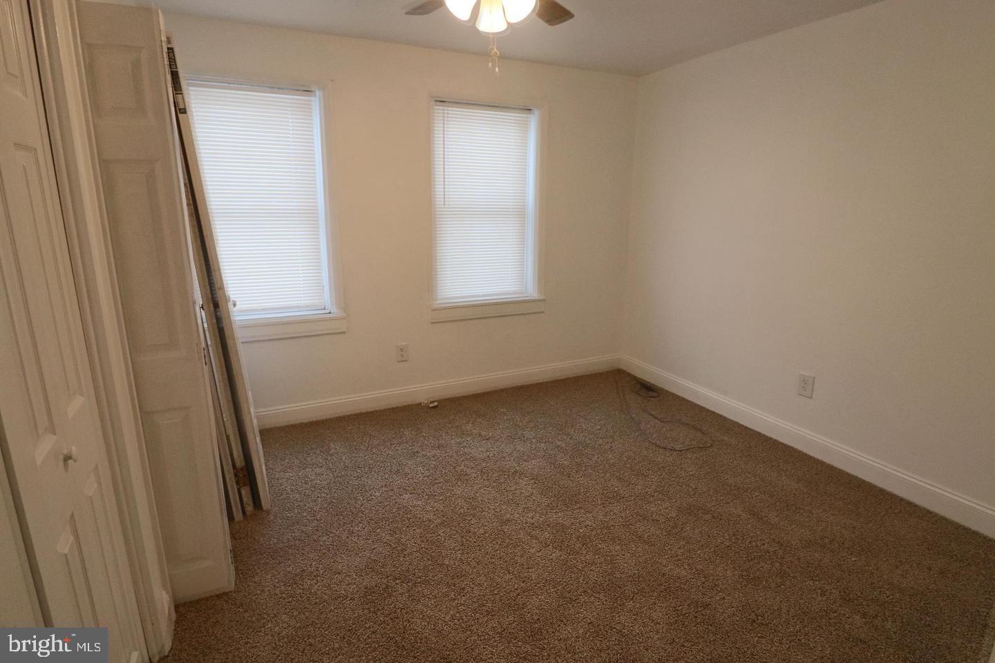 506 Ridgeway Street Gloucester City, NJ 08030 - Photo 5 of 10 an empty room with windows
