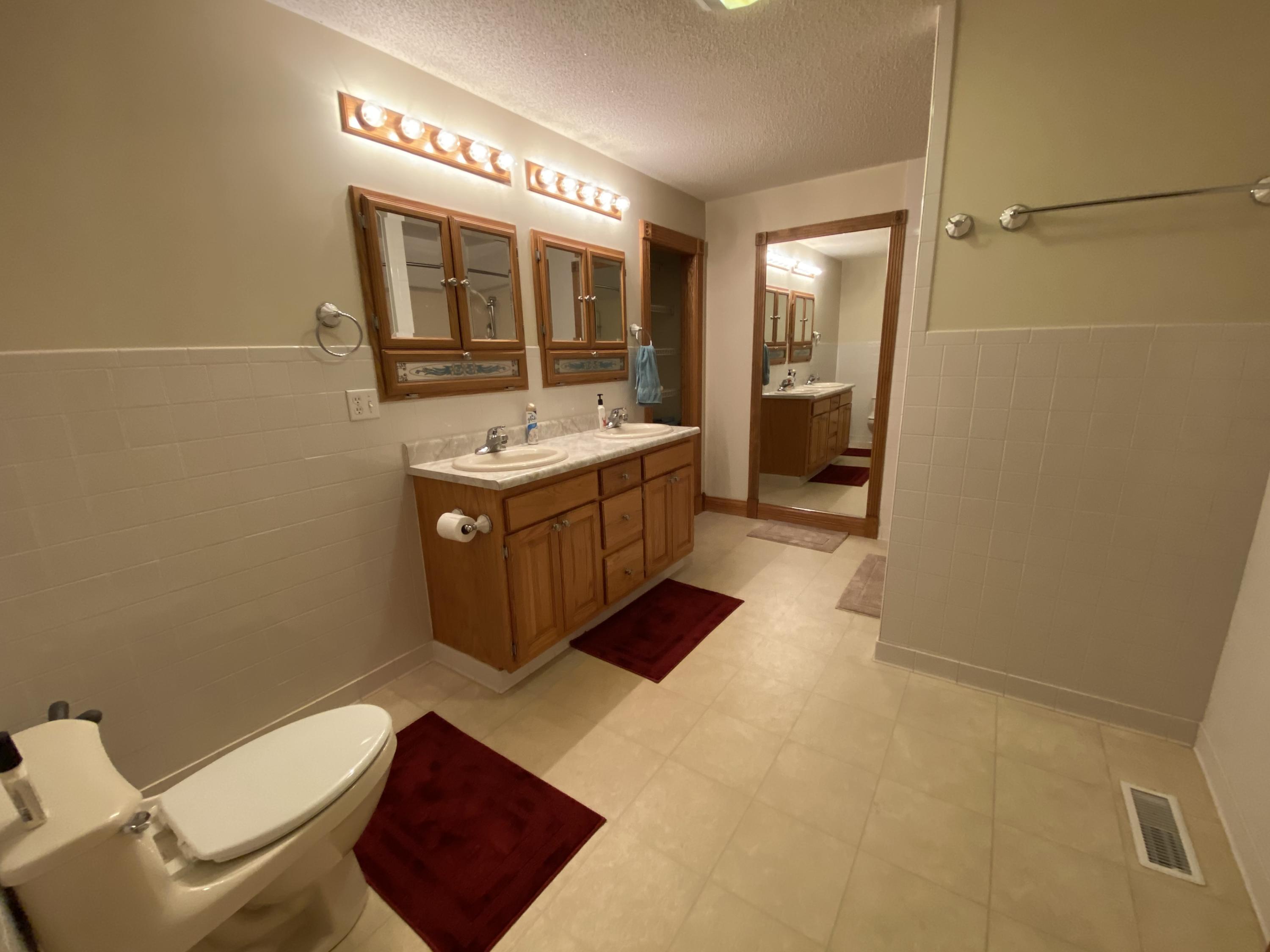 337 Under Pass Road Ewing, VA 24248 - Photo 28 of 33 2nd full bathroom