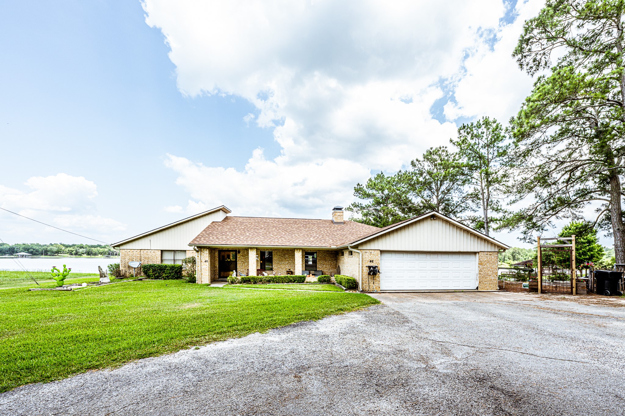 46 Point Loop Huntsville, TX 77320 - Photo 3 of 41