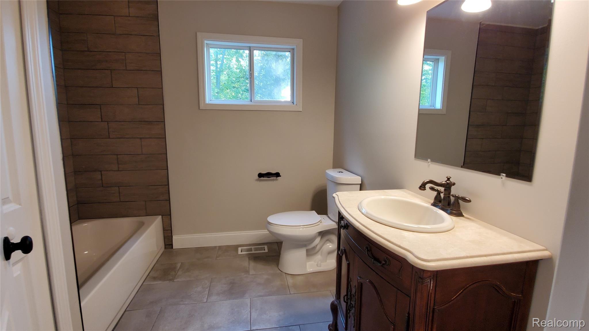 12260 Linden Road Linden, MI 48451 - Photo 12 of 22 20190802_181343.jpg