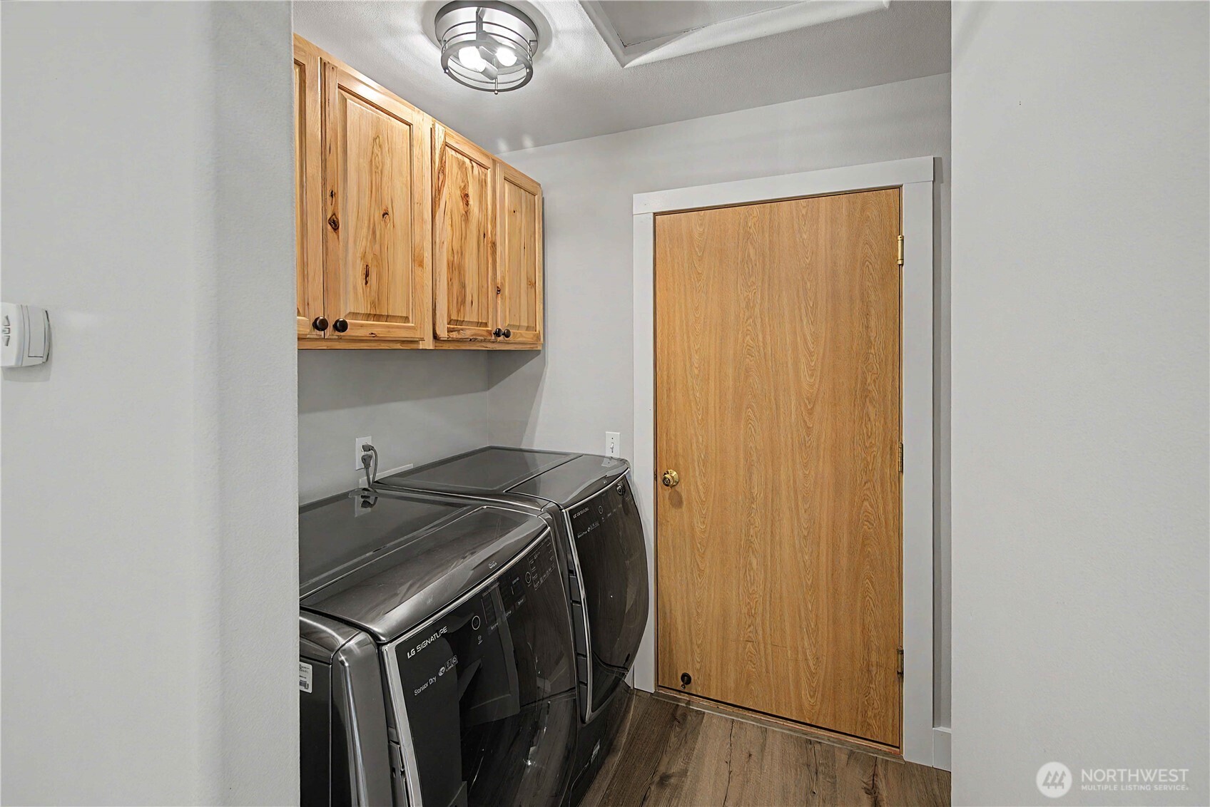 20919 Ronning Road Arlington, WA 98223 - Photo 10 of 28 a utility room with dryer and washer