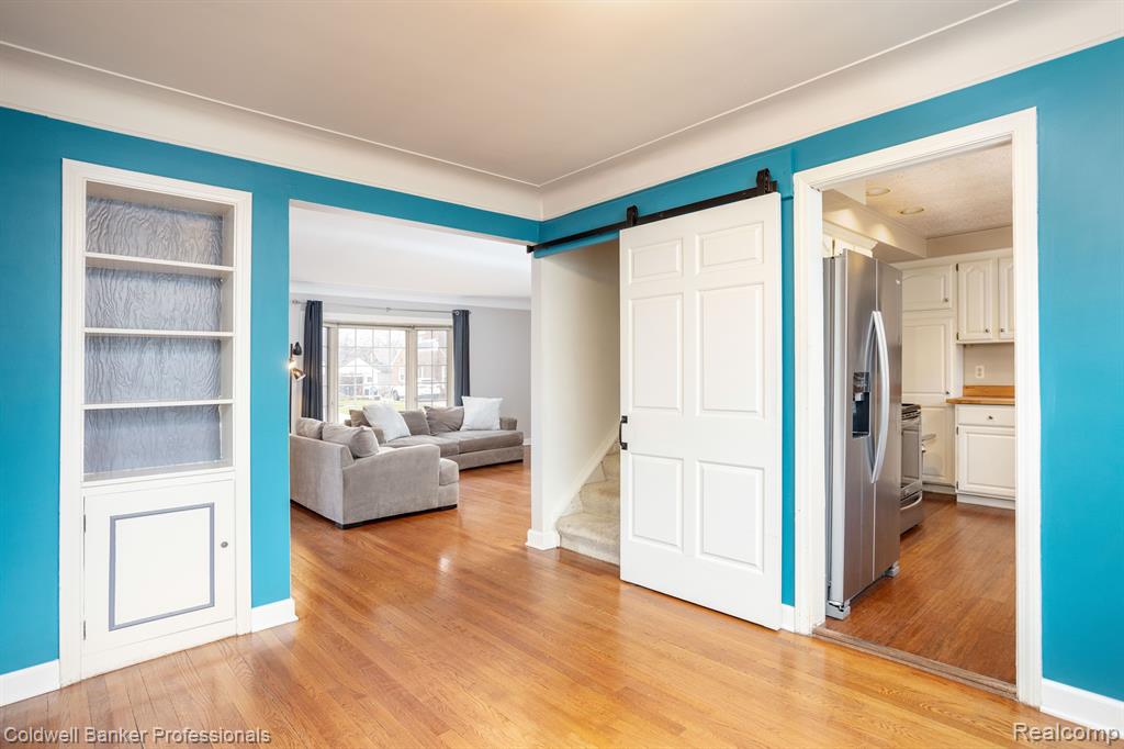 1485 Fairholme Road Grosse Pointe Woods, MI 48236 - Photo 8 of 40