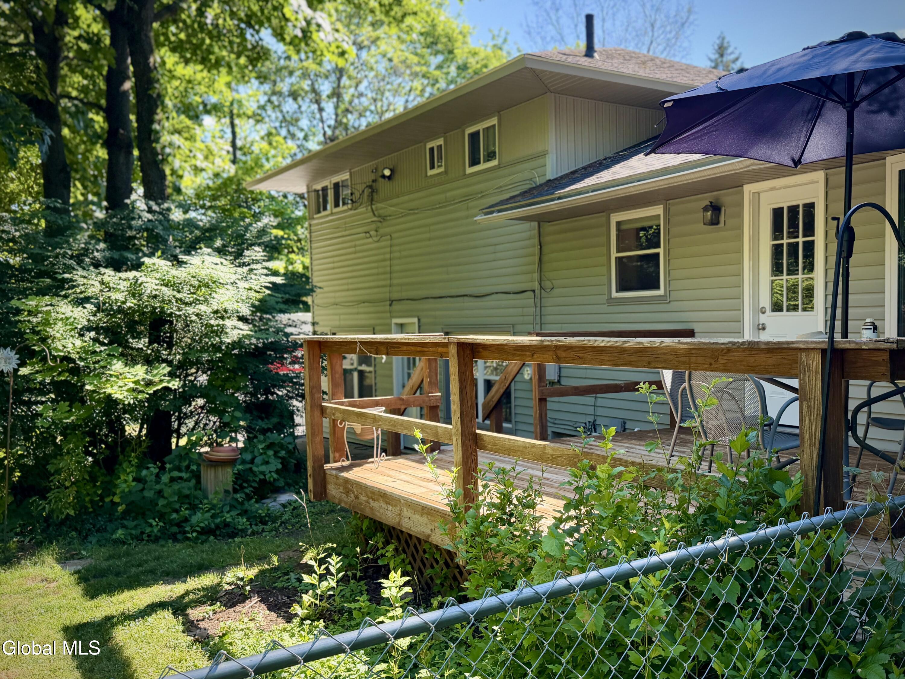 1278 Hawthorn Road Niskayuna, NY 12309 - Photo 27 of 33 23