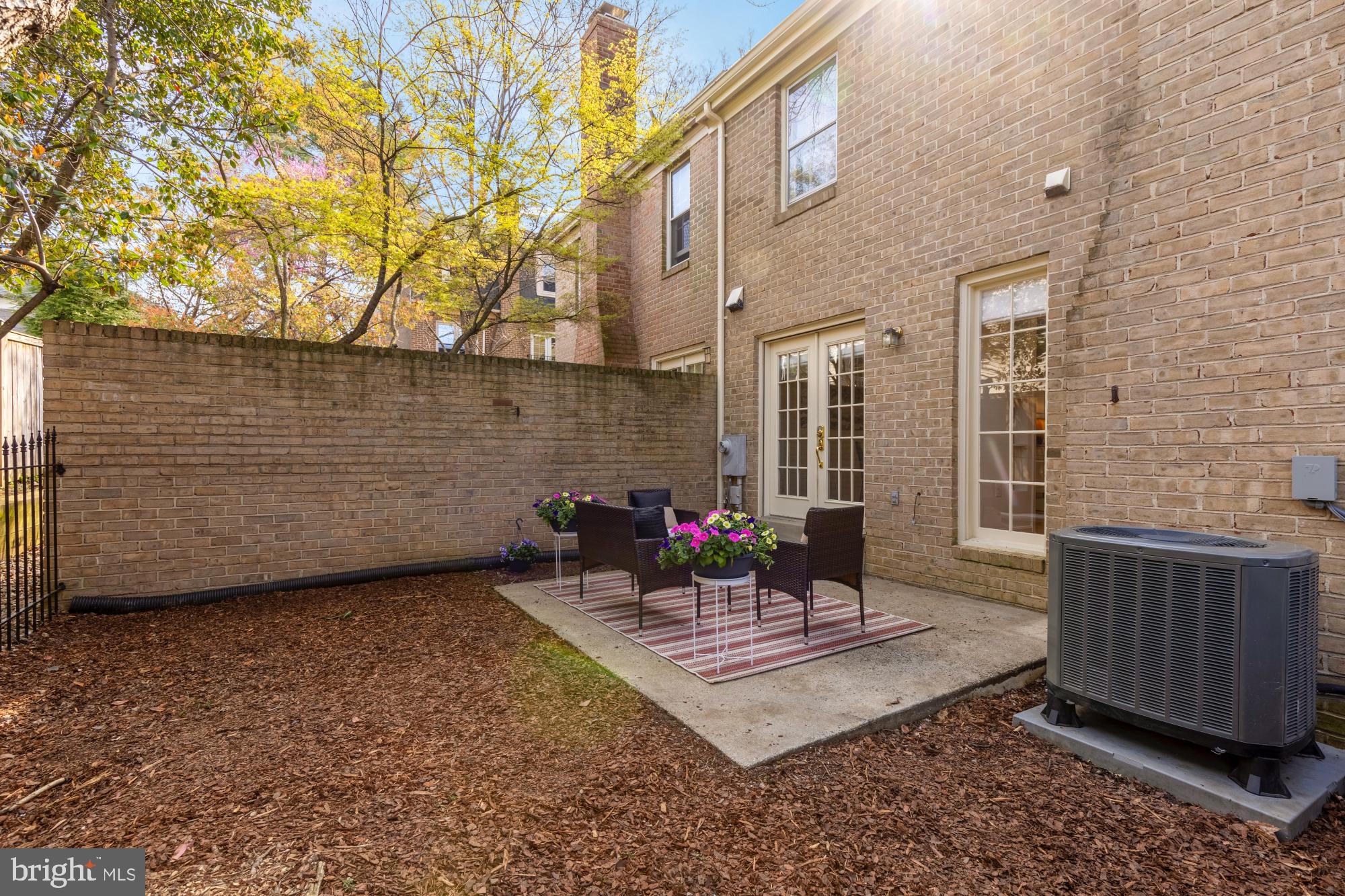 4629 4th Road North Arlington, VA 22203 - Photo 10 of 41 Seamless Outdoor Space Off the Kitchen