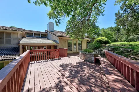 a view of a house with backyard and sitting area