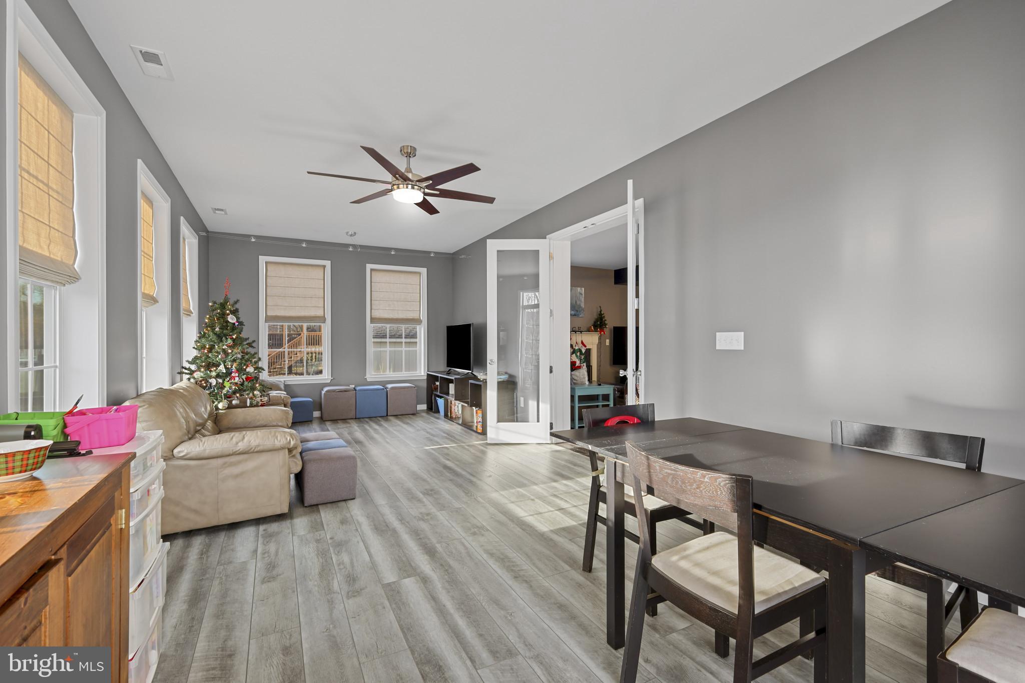 4220 Kings Road Edgewater, MD 21037 - Photo 53 of 78 Spacious living area with modern charm.