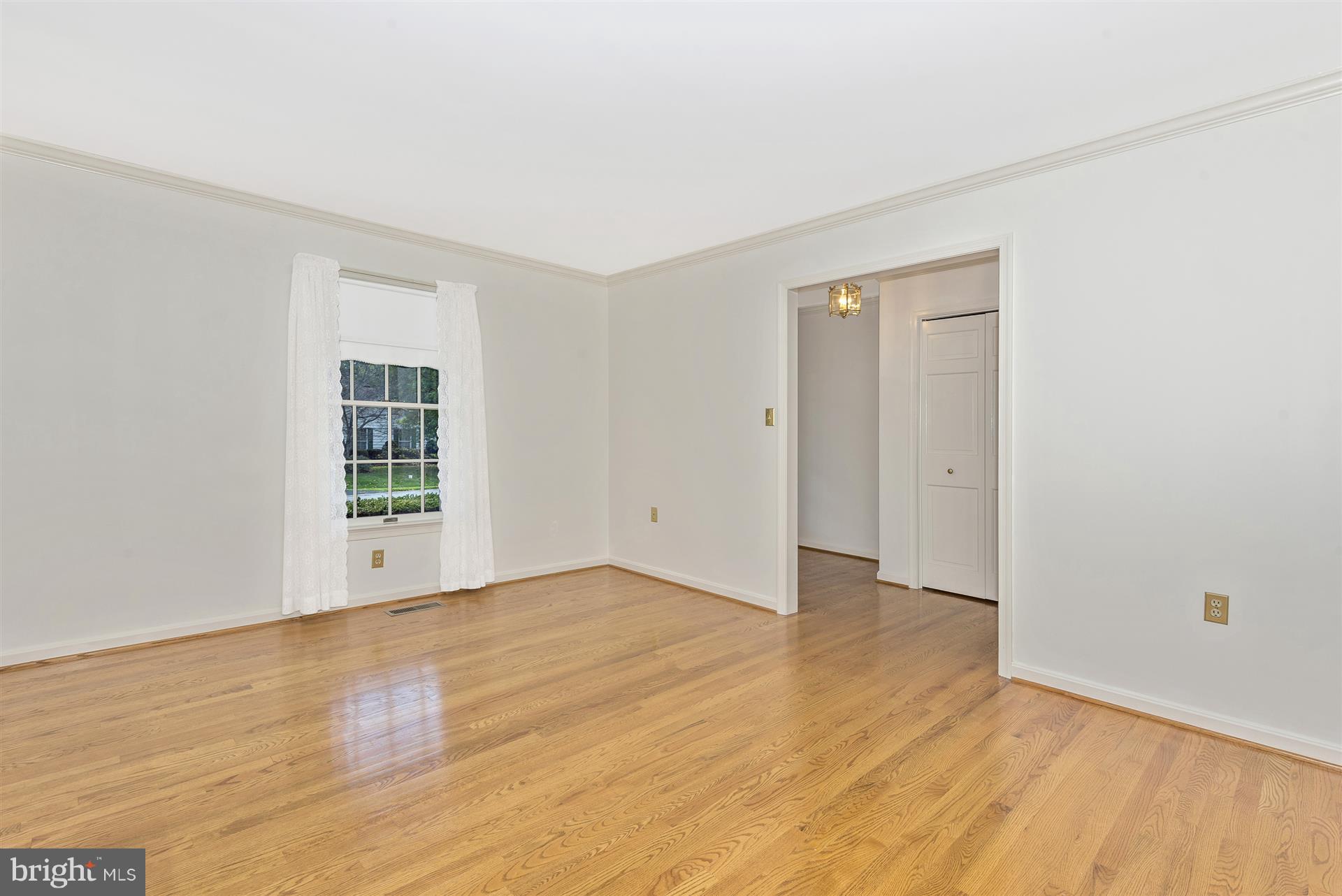 8114 Laurel Ridge Road Frederick, MD 21702 - Photo 5 of 29 Living Room