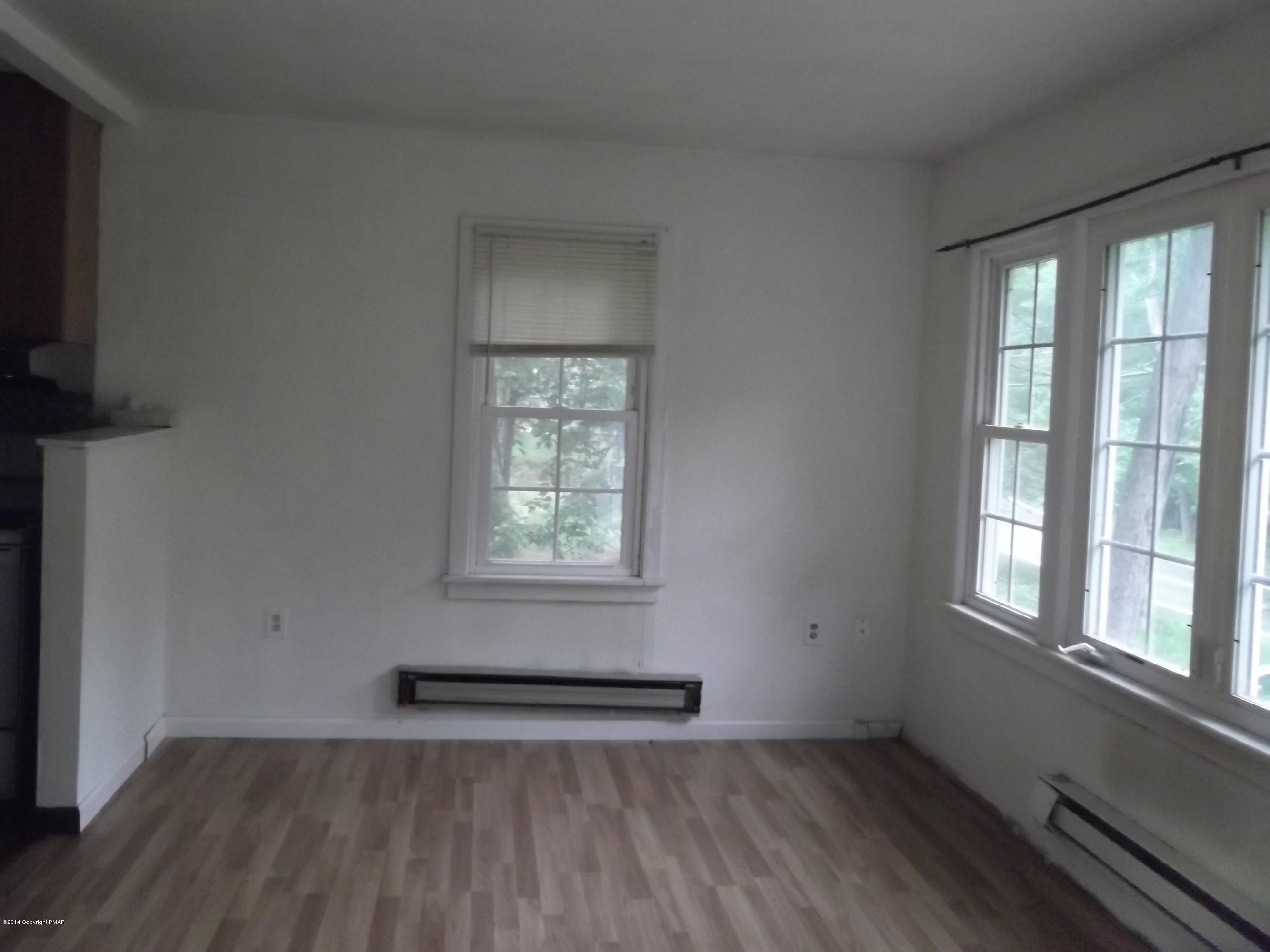 1512 Sugar Mountain Road West Bushkill, PA 18324 - Photo 2 of 11 Living Room