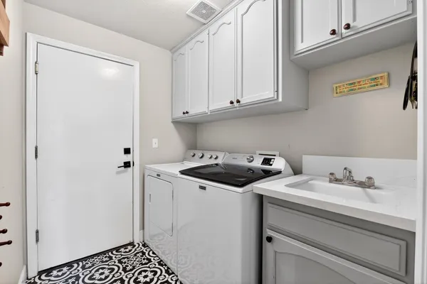 $699,500 | 3130 Hillcrest Court, Madera, CA 93637