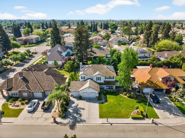 $699,500 | 3130 Hillcrest Court, Madera, CA 93637