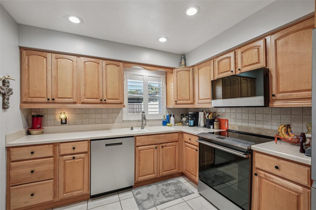 1586 Rosery Road Northeast Largo, FL 33756 - Photo 24 of 74 Gallery Image 24