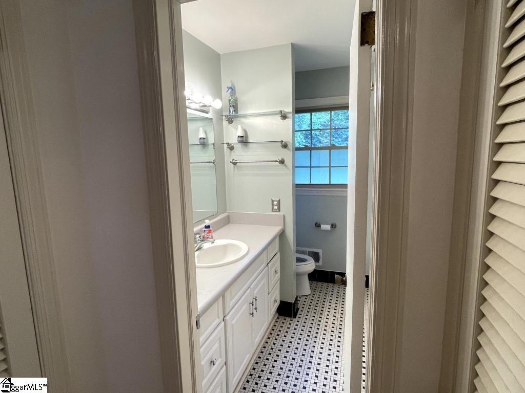 7 Spring Valley Road Greenville, SC 29615 - Photo 26 of 32 Gallery Image 26