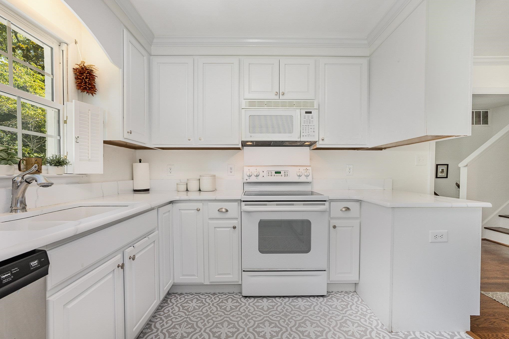 4705 Radcliff Road Raleigh, NC 27609 - Photo 10 of 29 Kitchen